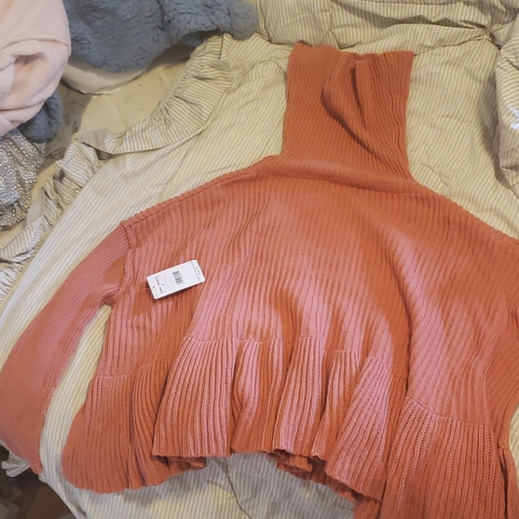 Beautiful, slightly cropped free people sweater. NWT - Picture 2 of 5